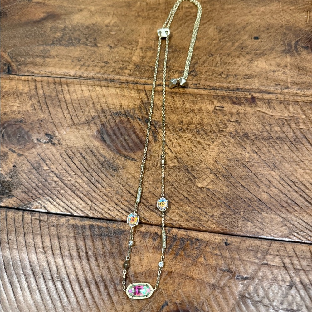 Kendra Scott necklace